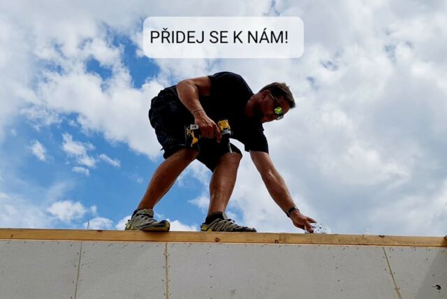 Doplňujeme tým EVO HOUSE do nové sezóny roku 2024.

Nabízíme pracovní příležitost pro pozici přípravy do výroby a montáže příhradových vazníků.
🏗
Místo výroby: Huštěnovice 266, 687 03

Co vás čeká:
- pracovní poměr na plný úvazek
- práce v jednosměnném provozu
- vůně dřeva po celý den
- motivační finanční ohodnocení

Jaké znalosti a dovednosti byste měli mít:
* zručnost, spolehlivost, pečlivost, týmovost
* být otevřený novým výzvám
* řidičský průkaz skupiny B

Co vám můžeme nabídnout:
* práci ve stabilní společnosti s perspektivním výrobním programem
* zajímavou práci s možností seberealizace i pracovního růstu
* odpovídající mzdové ohodnocení

a navíc:
* přívětivou týmovou atmosféru v mladém kolektivu
* bezpečné pracovní prostředí

Chceš vědět více?
Zavolej nám, nebo pošli email a domluv si schůzku.

📧 jurik@evohouse.cz
📞 +420 602 182 797