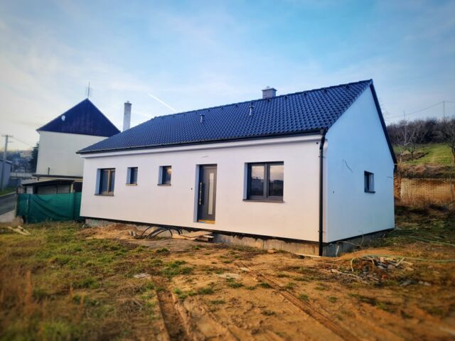 HLÁSÍME SE V NOVÉM ROCE ⭐️

Jedna z aktuálně realizovaných staveb.
A jelikož jsme v kraji vína, tak sklípek v zahradě nesmí chybět! 👌😁

 #stavbadomu #strechy #krov #drevostavba #montazvazniku #dum #vaznikovestrechy #bydleni #vaznikovakonstrukce #drevenystrop #drevovyroba #vaznikovastrecha #drevovyroba #vaznikovastrecha #strecha #vaznikovykrov #vaznik #vyroba #evohousecz #vaznikovekonstrukce #vazniky #susenerezivo #drevo #stavba #domov #montaz #panelovavystavba #morava #novostavba #prihradovevazniky
